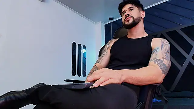 Petesevans élő XXX-chatje