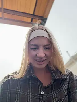 Pertunjukan Kamera Web NewLale