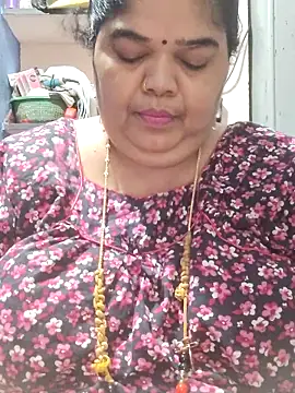 XXX chat uživo modela tamilthanushri