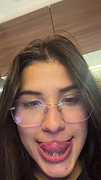 crystal_bunny7 Adlı Modelin Web Kamerası Şovu