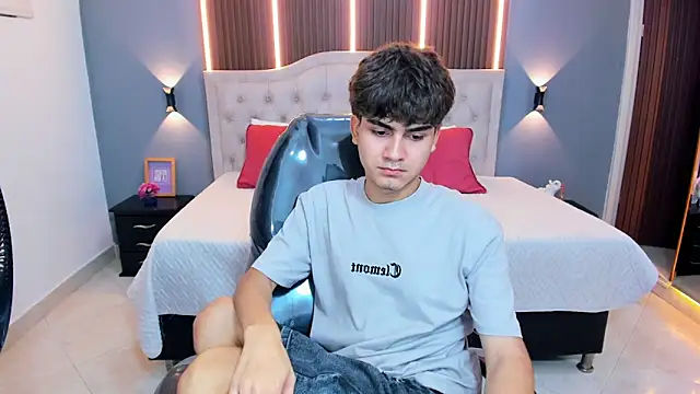 Tommy18__: онлайн-секс-чат