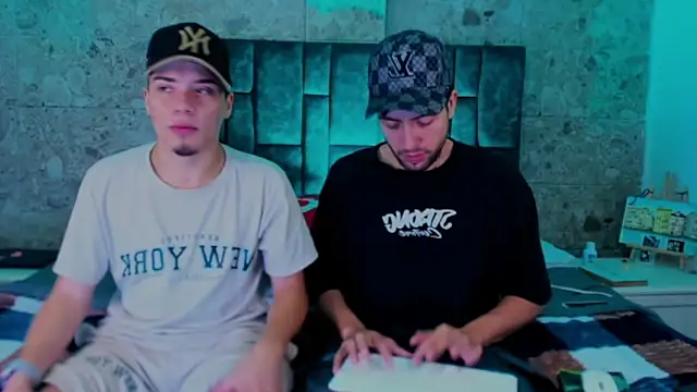 Pertunjukan Kamera Web alex_and_christhoper