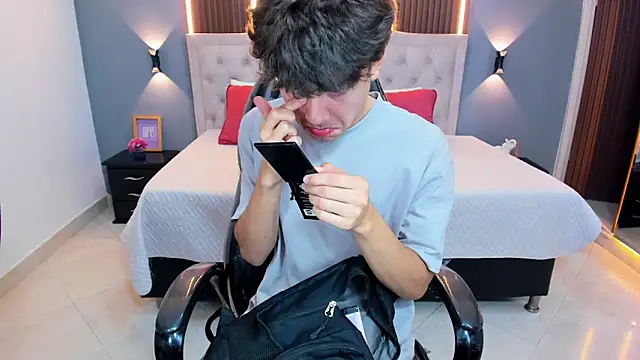 Tommy18__ 现场XXX聊天