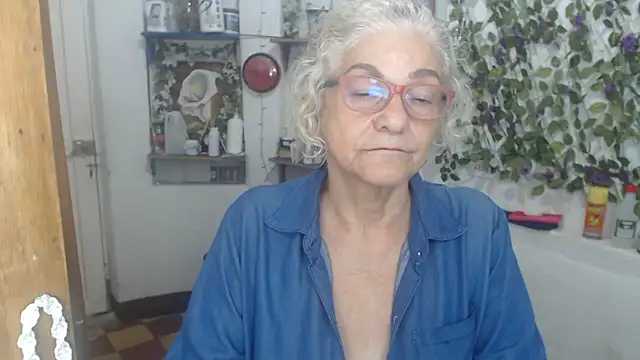 FunnyGrandma: διαδικτυακό σόου στην κάμερα