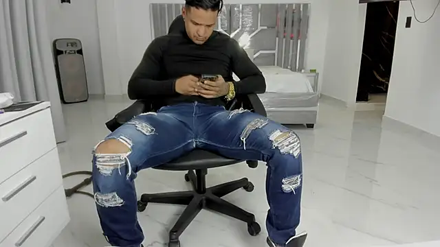 XXX chat uživo modela master_leather