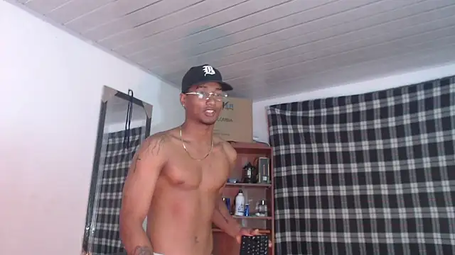 Show modela Dani-brown na web-kameri