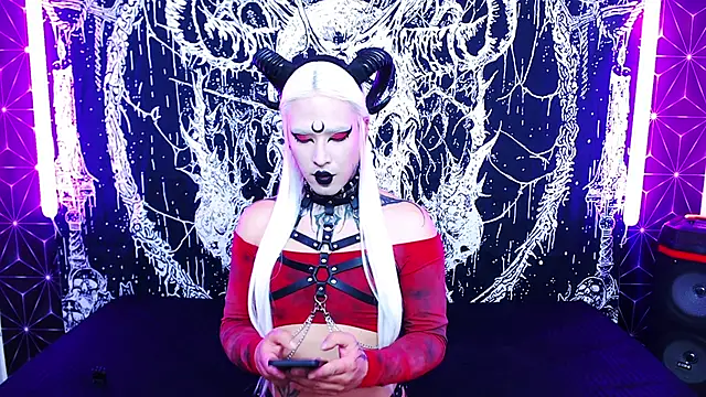 naomi_satan Adlı Modelin Web Kamerası Şovu