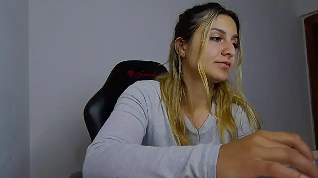 NicolePlay's Live XXX Chat