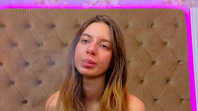 CoraVexのライブXXXチャット