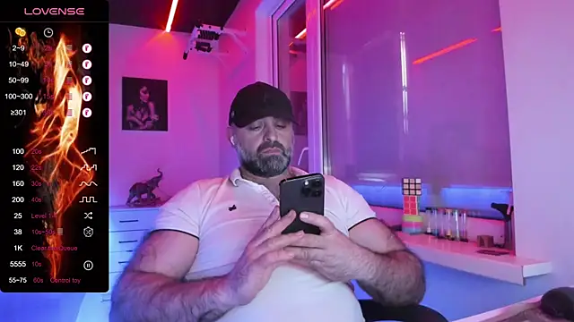 Show modela HAIR-MAN na web-kameri