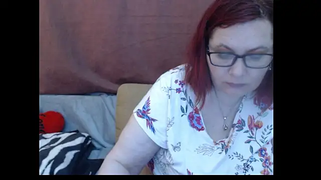 PlayfullMature's Live XXX Chat