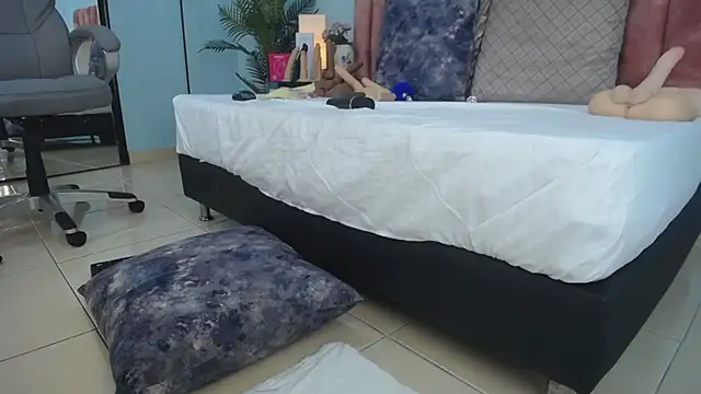 nana_levy Chat XXX live