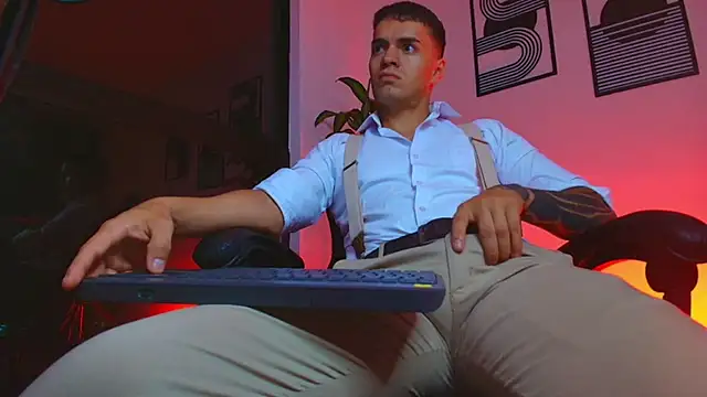 Pertunjukan Kamera Web ALPHA_DOMINUS_