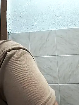 Lola_bunnyboll élő XXX-chatje