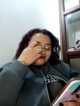 CURVY-HORNY's Live XXX Chat