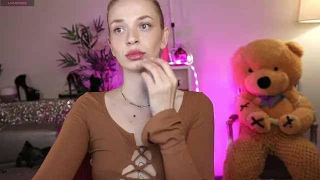 NovaHollisx – Naživo XXX chat