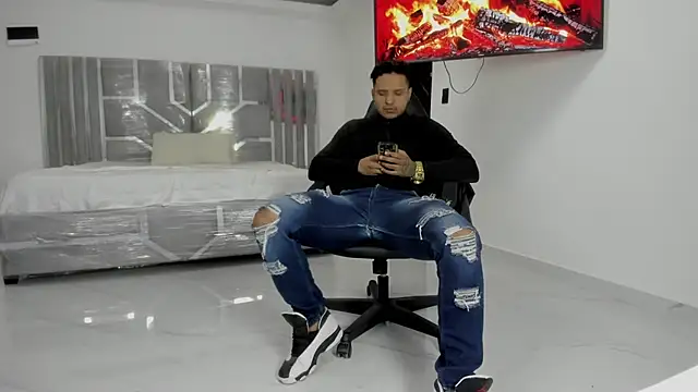 Chat +18 de master_leather ao vivo