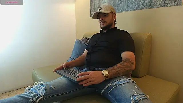 TROY_KIRK's Live XXX Chat