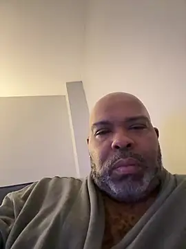 ChiRaqb8 Webcam Show