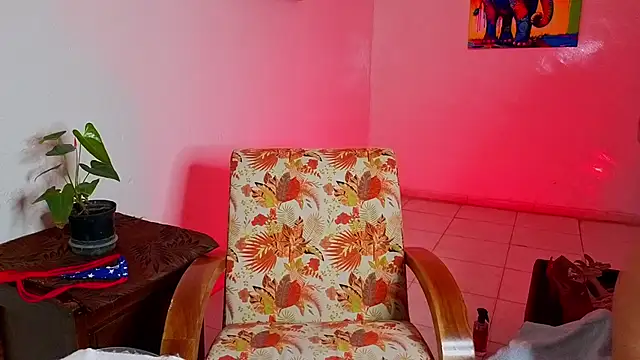 Chat +18 de Luci_Ramirez ao vivo