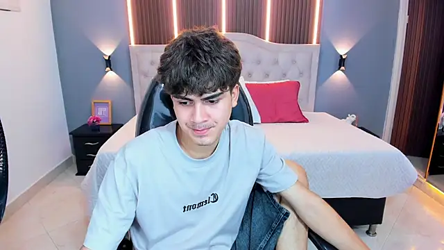 Živý XXX chat Tommy18__