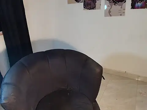 Curvybigassx webcam show