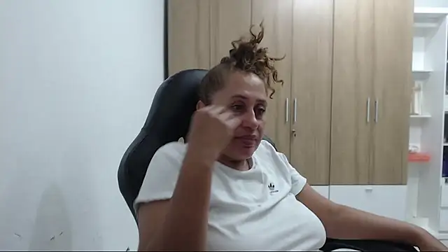 دردشة RoxanaLove9 الجنسية المباشرة