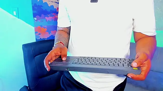 Im_Axiel webcam show