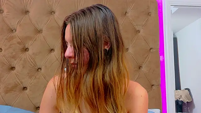 Chatroom XXX en direct de CoraVex