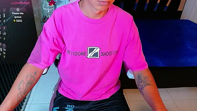 boy_bigcock24cm: онлайн-секс-чат