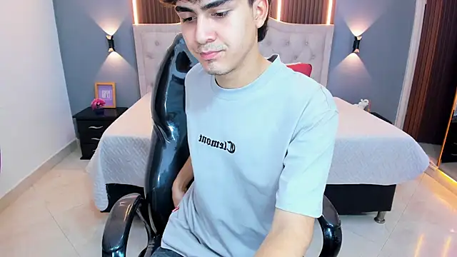 Tommy18__ Live XXX-chat