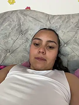 tuli_aily: διαδικτυακό σόου στην κάμερα