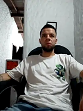 papiirikoo: διαδικτυακό σόου στην κάμερα