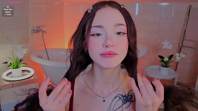 Adetta Adlı Modelin Canlı XXX Sohbeti