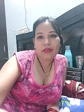 Show modela Poojabhabi101 na web-kameri