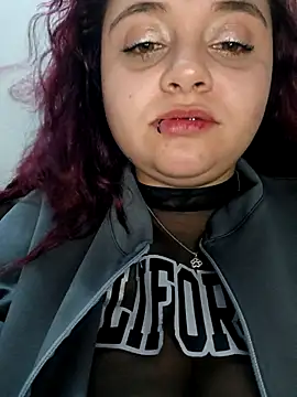 CURVY-HORNY Live XXX-Chat