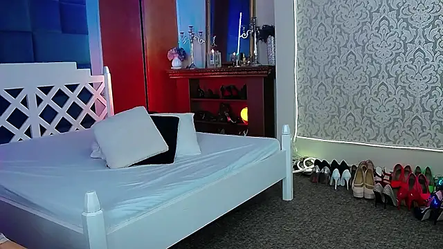 MissKora: απευθείας συνομιλία ΧΧΧ