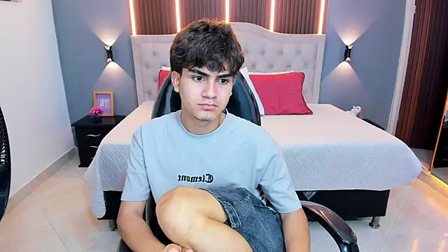 دردشة Tommy18__ الجنسية المباشرة