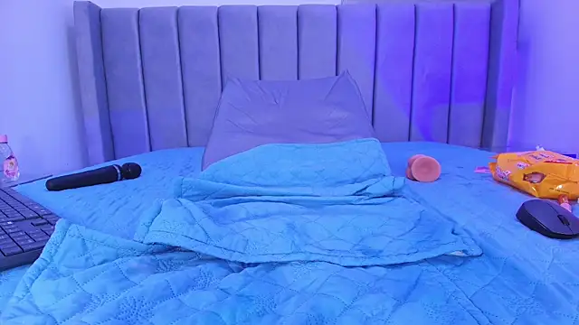 Chatroom XXX en direct de freyhasmith_