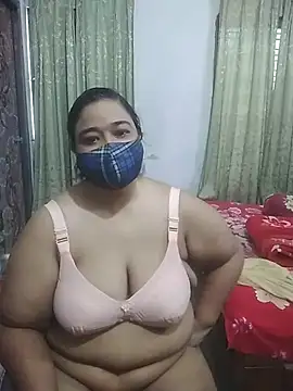 momo_loves' Live XXX Chat