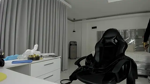 master_leather élő XXX-chatje