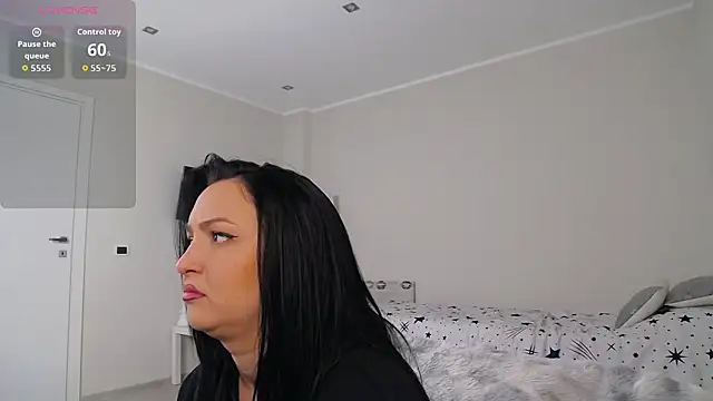 InesNova: онлайн-секс-чат