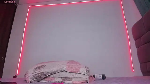 XXX chat uživo modela maazikeenx