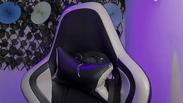 Chat +18 de Kitty_Gang ao vivo