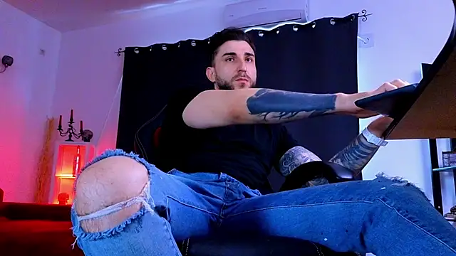 MightyAaron66 élő XXX-chatje