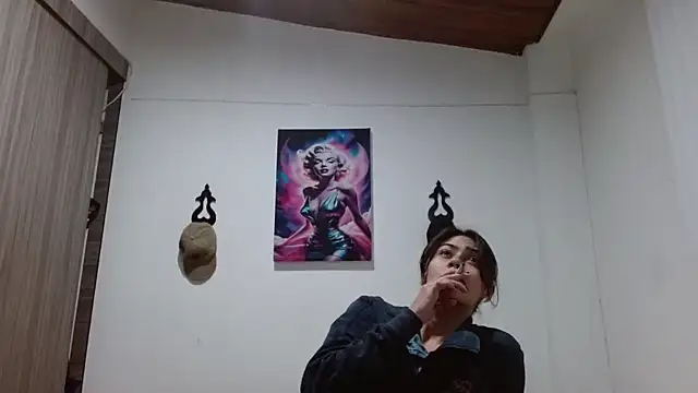 Crystal_Star_ Adlı Modelin Canlı XXX Sohbeti