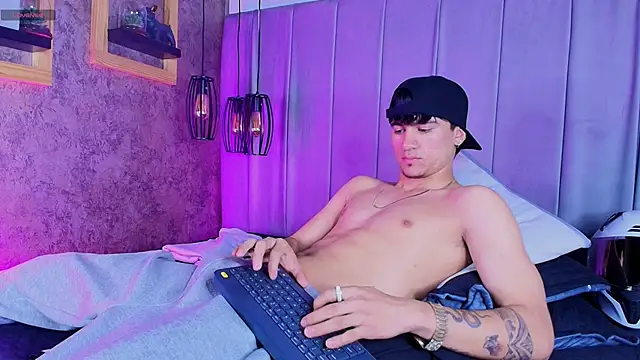 The_BossCrown: διαδικτυακό σόου στην κάμερα