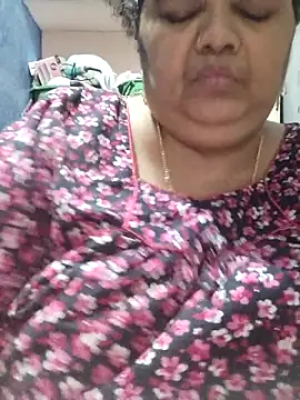 tamilthanushri Chat XXX in diretta