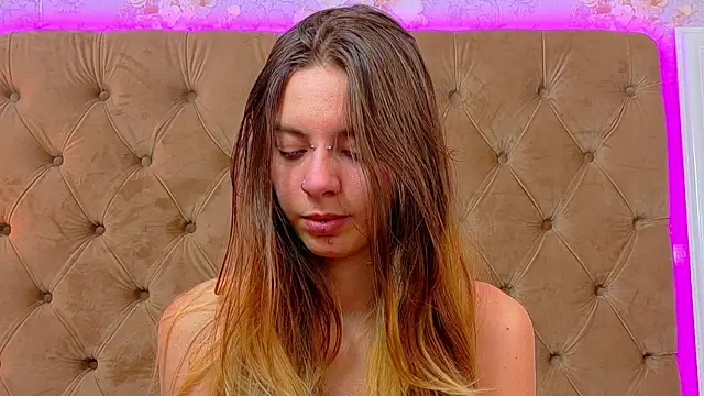 CoraVex's Live XXX Chat