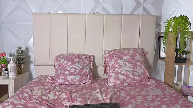 Emily_and_Sebastiannn Live XXX-chat